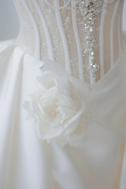 Timeless Bridal Gown Ball Gown Strapless Satin Silver Beads Sleeveless Long White Wedding Dresses Elegant Bridal Gowns DH888