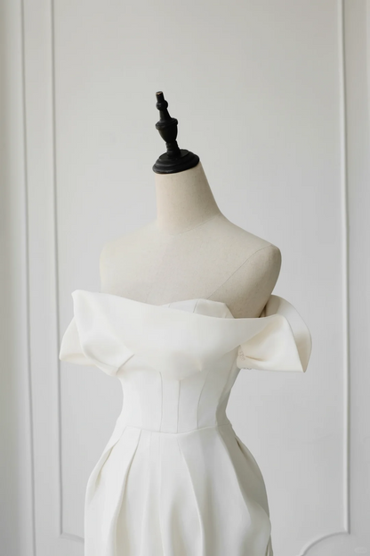 Vestido de novia atemporal, corte tubo, hombros descubiertos, satén, mangas cortas, elegante, DH891