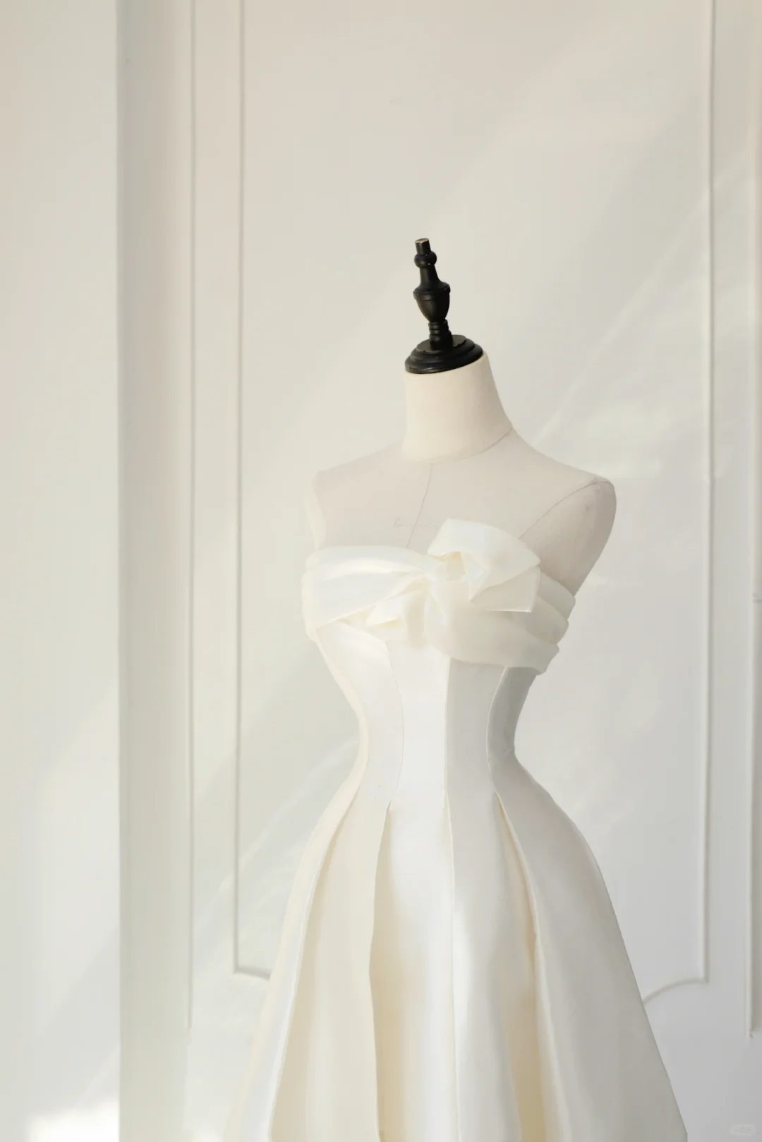 Vestido de novia atemporal, corte A, sin tirantes, de satén blanco, elegante, DH895