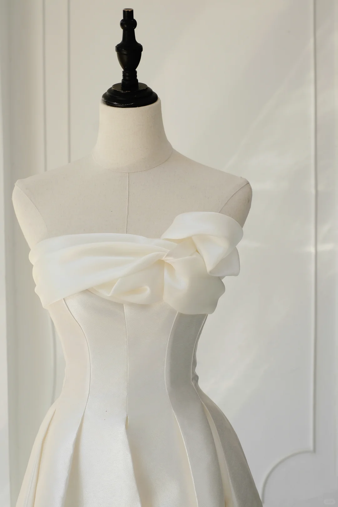 Vestido de novia atemporal, corte A, sin tirantes, de satén blanco, elegante, DH895