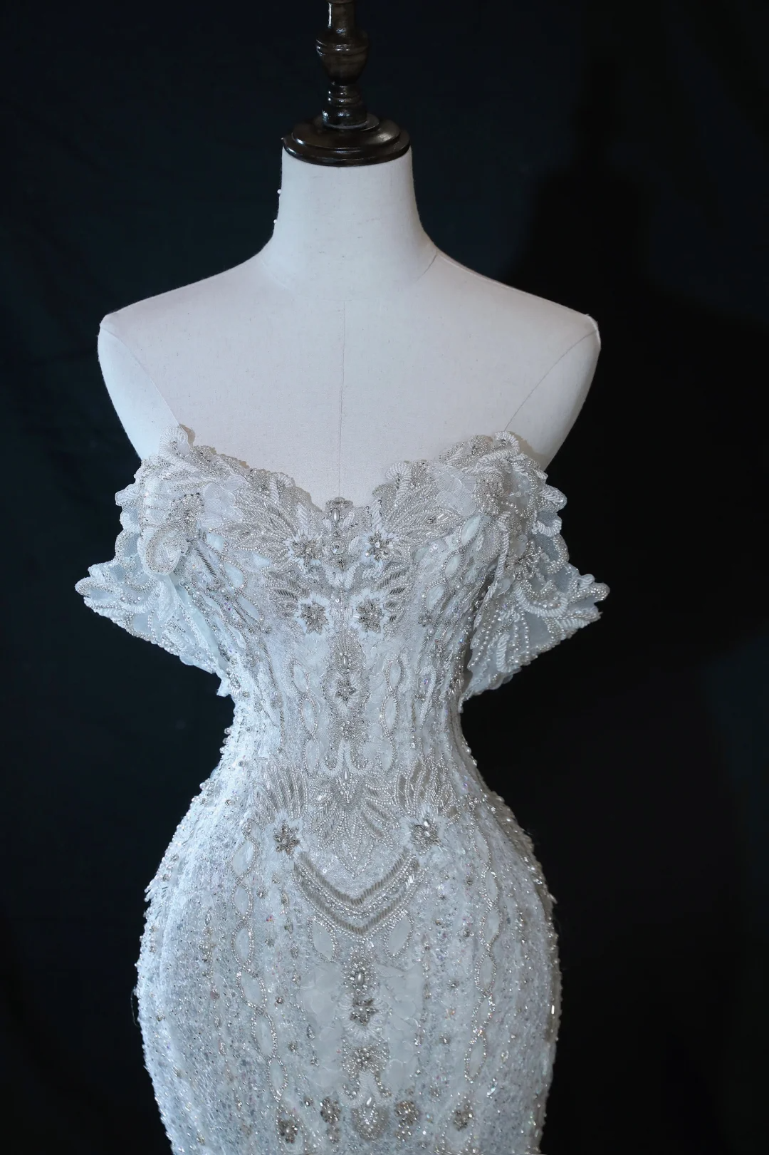 Vestido de novia atemporal de corte sirena con hombros descubiertos y mangas casquillo con lentejuelas plateadas, vestidos de novia largos y elegantes DH897