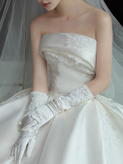 Princess Bridal Dress Ball Gown Strapless Sleeveless Lace White Appliques Wedding Dresses Pretty Bridal Gowns DH958