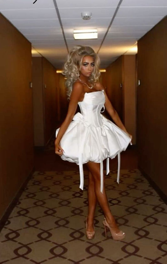 Vestido corto de satén blanco sin tirantes, sexy, para cumpleaños, de verano, para fiesta de 18 años, DP1065