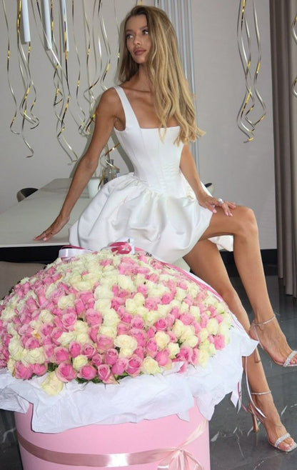Vestido corto de satén blanco con escote cuadrado y corte en A para cumpleaños de verano, ideal para fiestas de 18 años (DP1109)