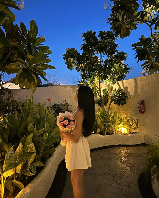 Vestido corto de satén blanco con tirantes finos y corte en A para cumpleaños de verano, ideal para fiestas de cumpleaños número 21 (DP1149)