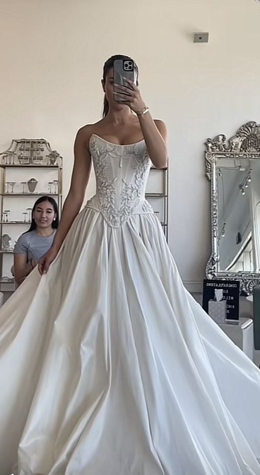Romantic Bridal Gown A line Sweetheart Satin White Slit Wedding Dresses Minimalist Bridal Gowns DP1214