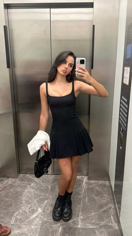 Vestido corto de satén negro con tirantes finos y corte en A para cumpleaños de verano, vestido Hoco, minivestido para fiesta de 16 años (DP1233)