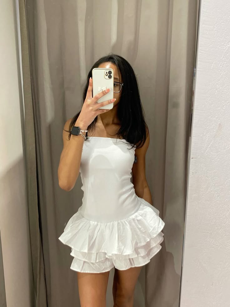 Vestido corto de verano de satén blanco sin tirantes, corte A, para cumpleaños, ideal para 19.º cumpleaños, minivestido de cóctel DP1245