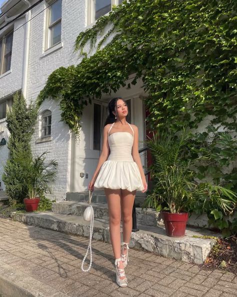 Vestido corto de satén color marfil con cuello halter y corte en A para cumpleaños de verano, vestido Hoco, atuendo de cumpleaños, minivestidos de fiesta para 16.º cumpleaños DP1257