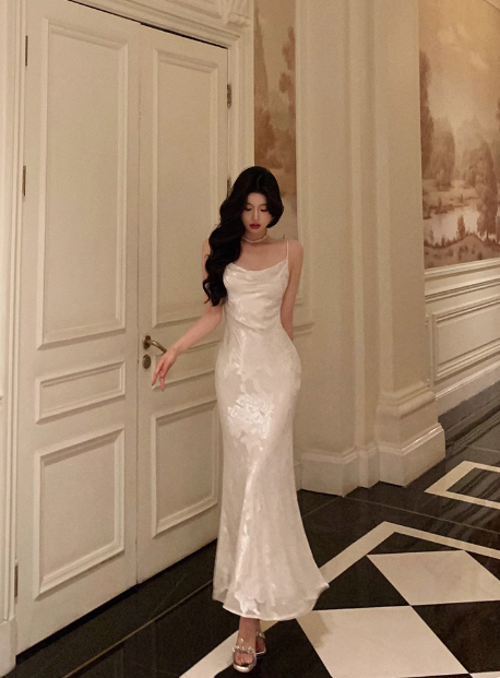 Elegante vestido de sirena blanco floral sin mangas para cumpleaños número 21. Ideas de vestidos de cumpleaños para mujeres DP1301