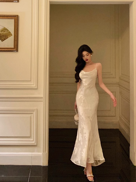 Elegante vestido de sirena blanco floral sin mangas para cumpleaños número 21. Ideas de vestidos de cumpleaños para mujeres DP1301