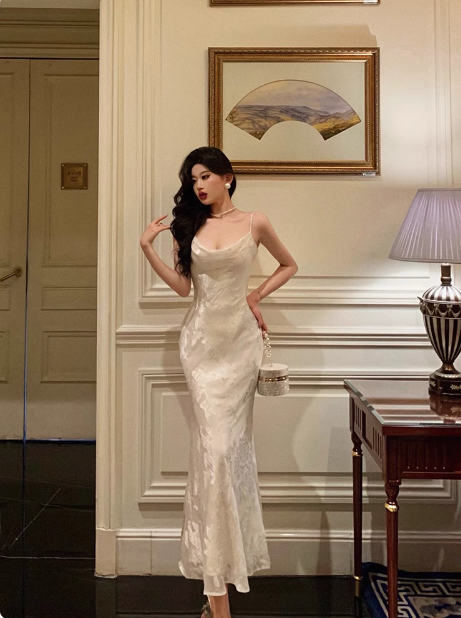 Elegante vestido de sirena blanco floral sin mangas para cumpleaños número 21. Ideas de vestidos de cumpleaños para mujeres DP1301