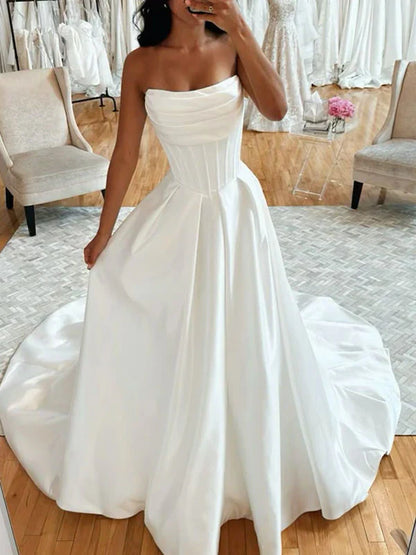 Vestido de novia clásico, corte A, escote corazón, satén blanco, estilo minimalista, DP1319
