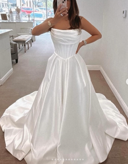 Vestido de novia clásico, corte A, escote corazón, satén blanco, estilo minimalista, DP1319