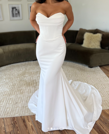 Vestido de novia clásico, corte A, escote corazón, satén blanco, estilo minimalista, DP1319