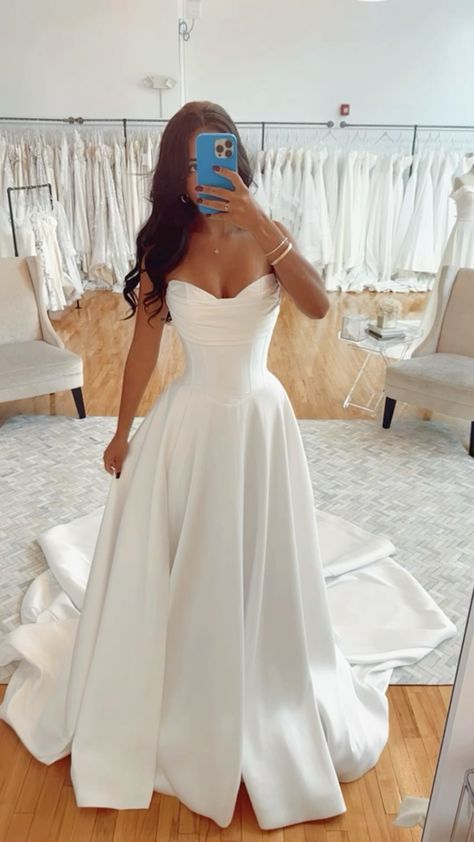 Vestido de novia clásico, corte A, escote corazón, satén blanco, estilo minimalista, DP1319