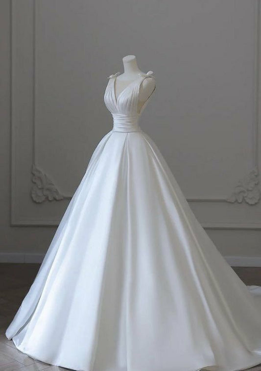 Vestido de novia etéreo, corte evasé, escote en V, satén blanco, DP1329