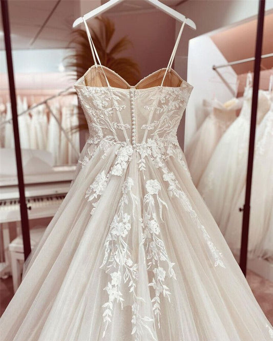 Vestido de novia clásico, corte A, tirantes finos, encaje, blanco, minimalista, DP1333