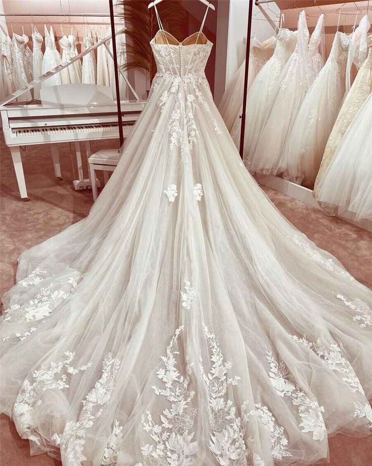 Vestido de novia clásico, corte A, tirantes finos, encaje, blanco, minimalista, DP1333