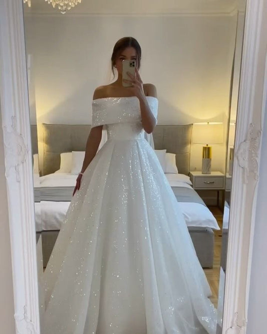 Vestido de novia sencillo con hombros descubiertos y lentejuelas blancas DP1357