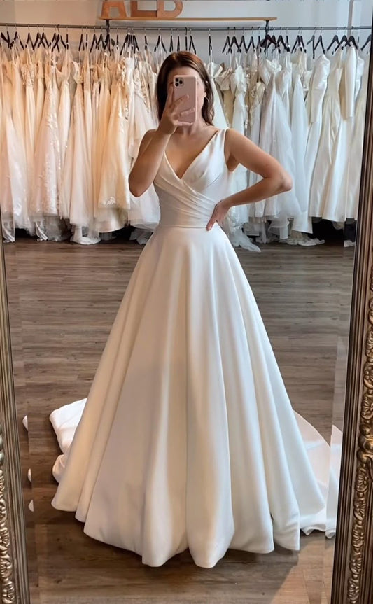 Vestido de novia sencillo, corte evasé, escote en V, satén blanco, DP1369