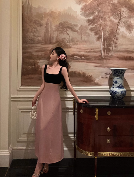 Elegante vestido de fiesta rosa burdeos con escote cuadrado y sin mangas para cumpleaños número 23. Ideas de vestidos de cumpleaños para mujeres (DP1388).