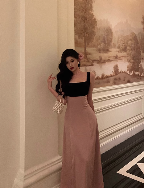 Elegante vestido de fiesta rosa burdeos con escote cuadrado y sin mangas para cumpleaños número 23. Ideas de vestidos de cumpleaños para mujeres (DP1388).