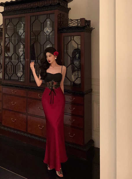 Vestido largo rojo elegante de sirena con tirantes finos para cumpleaños número 18, atuendos para cumpleaños número 21, ideas de vestidos de cumpleaños para mujeres DP1395