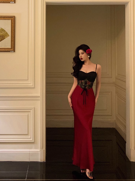 Vestido largo rojo elegante de sirena con tirantes finos para cumpleaños número 18, atuendos para cumpleaños número 21, ideas de vestidos de cumpleaños para mujeres DP1395