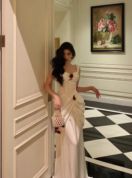 Elegante vestido de noche de satén blanco con tirantes de sirena y sin mangas para 21 cumpleaños, ideas para vestidos de cumpleaños para mujeres DP1410