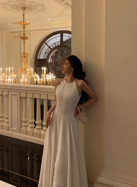 Elegante vestido blanco de corte A sin mangas para cumpleaños número 23. Ideas de vestidos de cumpleaños para mujeres DP1411