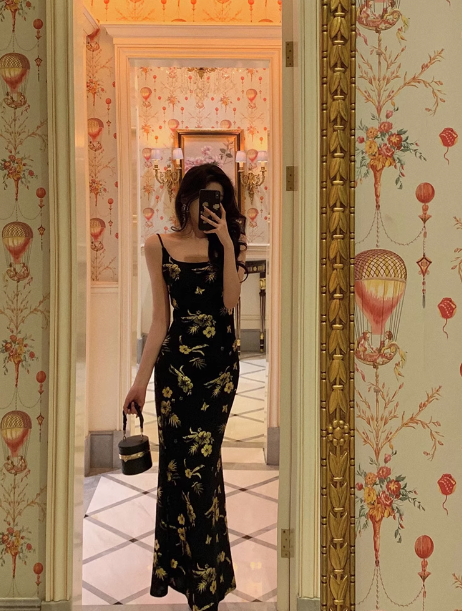 Elegante vestido negro floral de satén sin mangas para fiesta de cumpleaños número 23. Ideas de vestidos de cumpleaños para mujeres (DP1418)