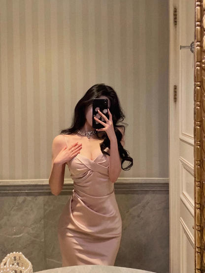 Vestido elegante de satén rosa con tirantes finos y sin mangas para celebrar el 23.º cumpleaños. Ideas para vestidos de cumpleaños para mujeres (DP1421).