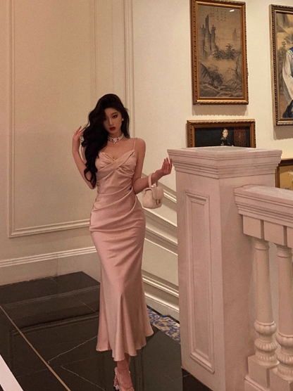 Vestido elegante de satén rosa con tirantes finos y sin mangas para celebrar el 23.º cumpleaños. Ideas para vestidos de cumpleaños para mujeres (DP1421).