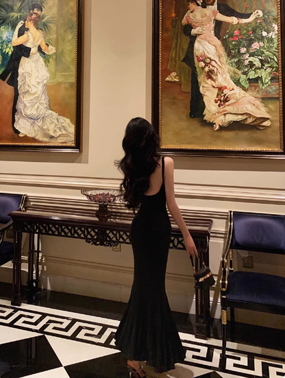 Elegante vestido negro de sirena cuadrado sin mangas para cumpleaños número 23. Ideas de vestidos de cumpleaños para mujeres DP1427