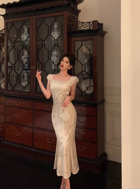 Elegante vestido de fiesta de sirena cuadrado blanco floral sin mangas para cumpleaños número 23, ideas de vestidos de cumpleaños para mujeres DP1430