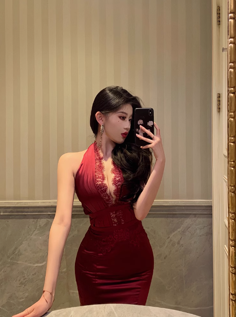 Elegante vestido de fiesta de sirena con cuello halter color burdeos para 21 cumpleaños. Ideas de vestidos de cumpleaños para mujeres DP1443