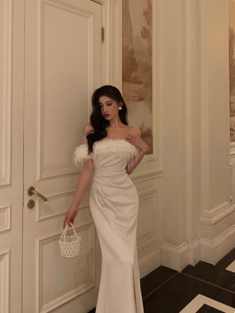 Elegante vestido de sirena con hombros descubiertos de satén blanco para cumpleaños número 21. Ideas de vestidos de cumpleaños para mujeres (DP1447)