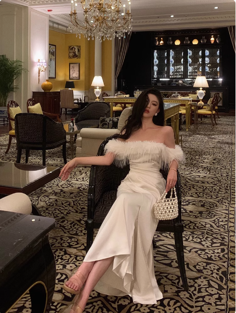 Elegante vestido de sirena con hombros descubiertos de satén blanco para cumpleaños número 21. Ideas de vestidos de cumpleaños para mujeres (DP1447)