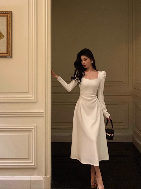 Elegante vestido blanco de fiesta para cumpleaños número 23, corte A, mangas largas y cuadrados. Ideas para vestidos de cumpleaños para mujeres (DP1469).