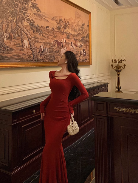 Vestido de fiesta de sirena sexy de satén rojo con mangas largas para 21 cumpleaños. Ideas de vestidos de cumpleaños para mujeres (DP1475).