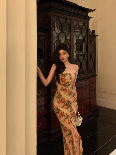 Vestido largo elegante de sirena con tirantes finos y estampado floral para celebrar el 23.º cumpleaños. Ideas para vestidos de cumpleaños para mujeres (DP1479).