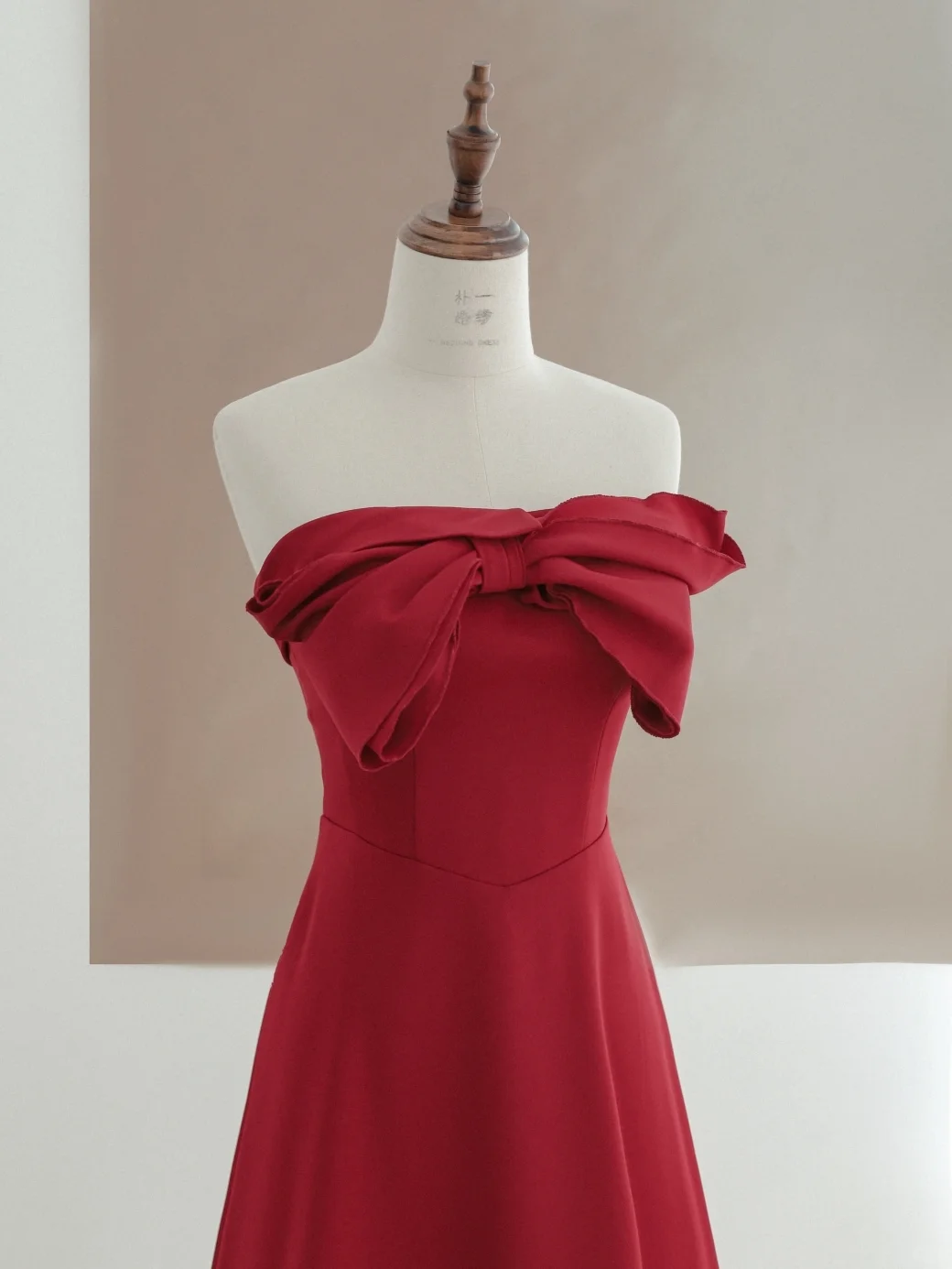 Elegante vestido de fiesta de cumpleaños número 21, corte A, sin tirantes, de satén burdeos, ideal para mujeres (DP1498)