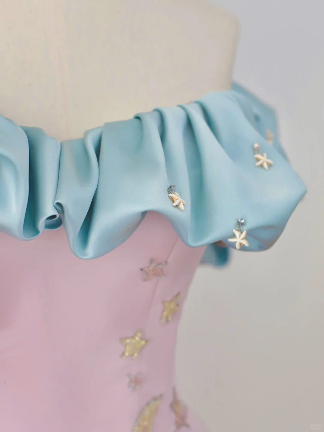 Elegante vestido de fiesta de satén rosa con hombros descubiertos y corte A, estilo glamuroso, DP1501