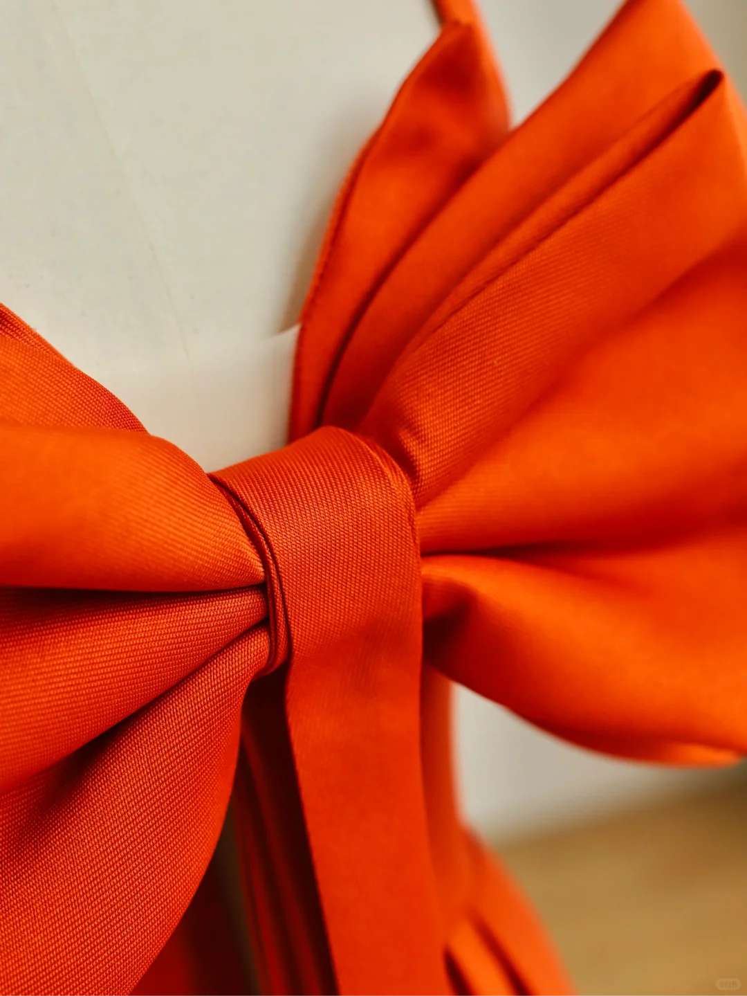 Elegante vestido de fiesta de satén naranja con tirantes finos y corte A para 21 cumpleaños. Ideas para vestidos de cumpleaños para mujeres (DP1510).