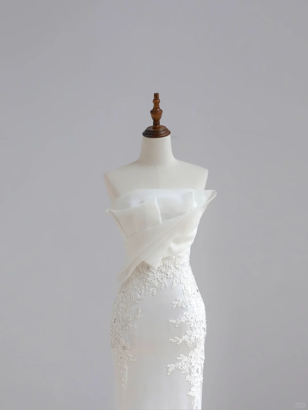 Vestido de novia sencillo de sirena sin tirantes, de satén blanco, estilo minimalista, DP1513