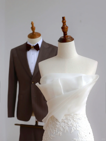 Vestido de novia sencillo de sirena sin tirantes, de satén blanco, estilo minimalista, DP1513