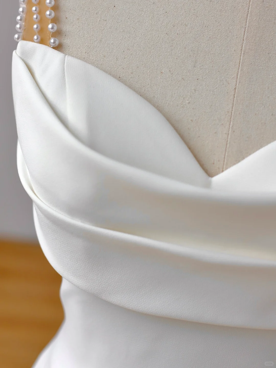 Vestido de novia sencillo de sirena con tirantes finos y satén blanco, estilo minimalista, DP1520