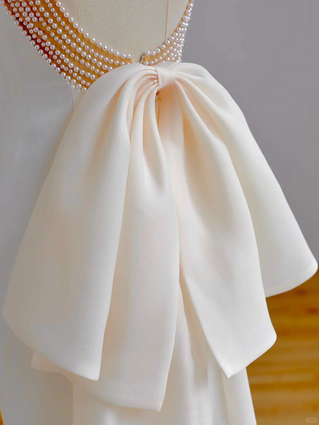 Vestido de novia sencillo de sirena con tirantes finos y satén blanco, estilo minimalista, DP1520