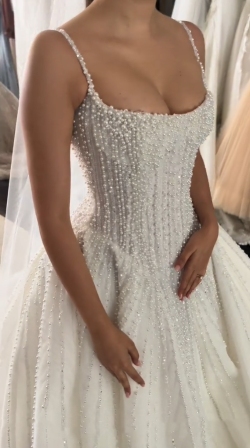 Hermoso vestido de novia blanco con tirantes finos y lentejuelas, DP1597